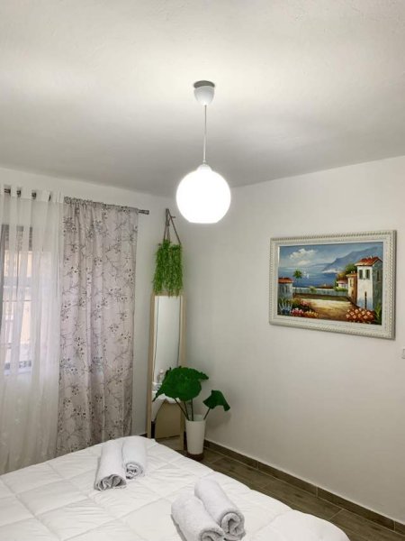 Tirane, jap me qera afatshkurter - apartament 1+1 Kati 1, 65 m² 3500 Leke/nata (Rruga Frosina Plaku)