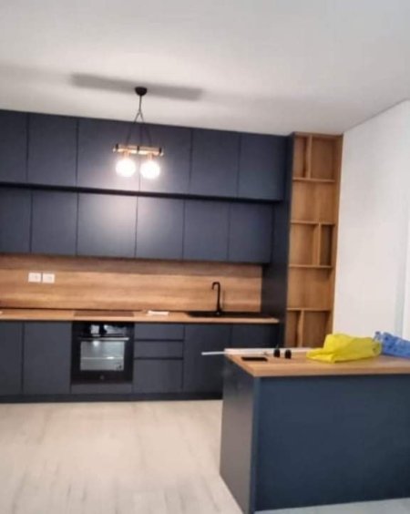 Tirane, jap me qera apartament 2+1 400 Euro