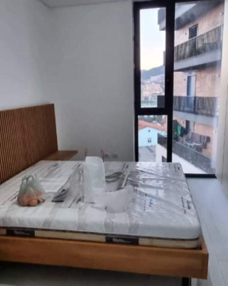 Tirane, jap me qera apartament 2+1 400 Euro