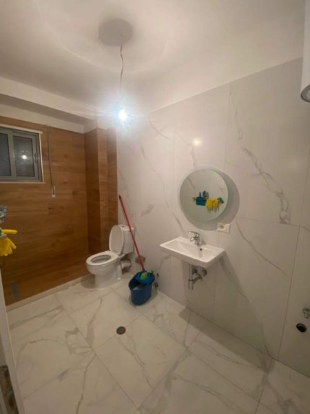 Tirane, jap me qera apartament 2+1 Kati 1, 20.000 Leke Kopshti botanik