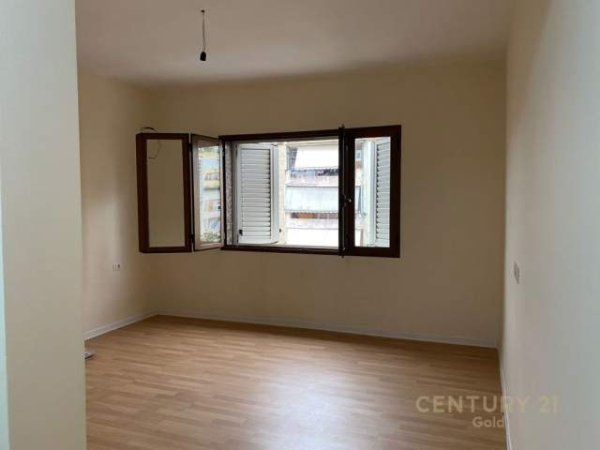 Tirane, jap me qera apartament 2+1+BLK Kati 4, 90 m² 600 Euro (9 kateshet)