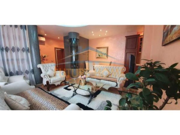 Tirane, jap me qera apartament 1+1+BLK Kati 9, 70 m² 400 Euro (rruga kosvarve)