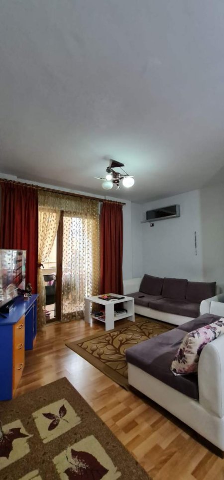 Tirane, jepet me qera apartament 2+1+BLK Kati 6, 92 m² 500 Euro (Komuna e Parisit)