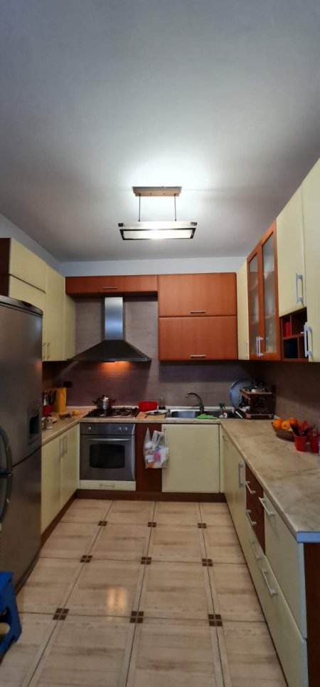 Tirane, jepet me qera apartament 2+1+BLK Kati 6, 92 m² 500 Euro (Komuna e Parisit)