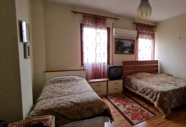 Tirane, jepet me qera apartament 2+1+BLK Kati 6, 92 m² 500 Euro (Komuna e Parisit)