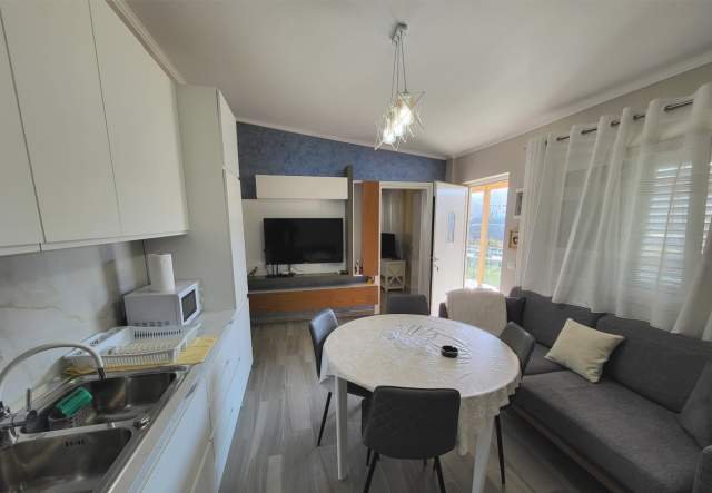 Tirane, jepet me qera apartament 90 m² 800 Euro