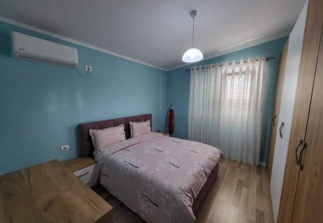 Tirane, jepet me qera apartament 90 m² 800 Euro