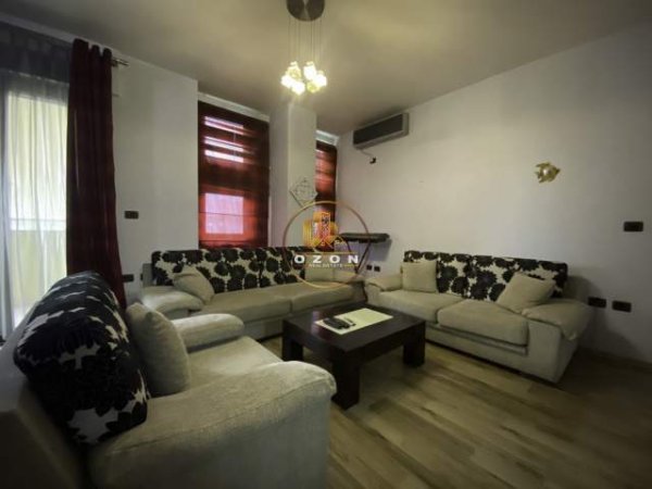 Tirane, jepet me qera apartament 2+1+BLK Kati 6, 114 m² 500 Euro (Komuna e Parisit)