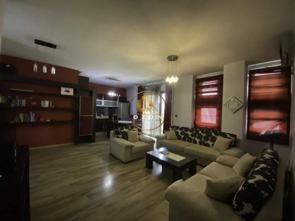 Tirane, jepet me qera apartament 2+1+BLK Kati 6, 114 m² 500 Euro (Komuna e Parisit)