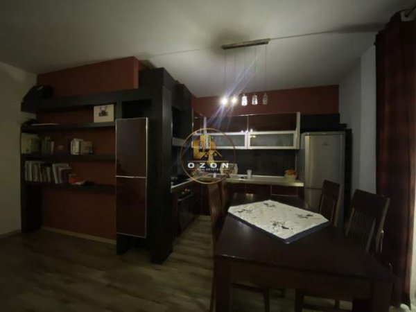 Tirane, jepet me qera apartament 2+1+BLK Kati 6, 114 m² 500 Euro (Komuna e Parisit)