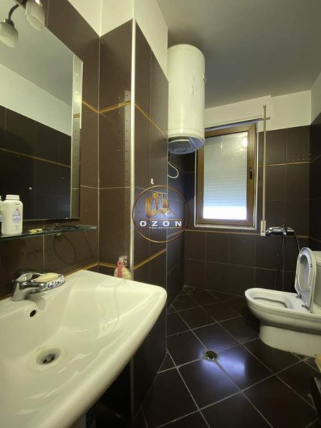 Tirane, jepet me qera apartament 2+1+BLK Kati 6, 114 m² 500 Euro (Komuna e Parisit)