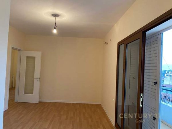 Tirane, jap me qera apartament 2+1+BLK Kati 4, 90 m² 600 Euro (9 kateshet)