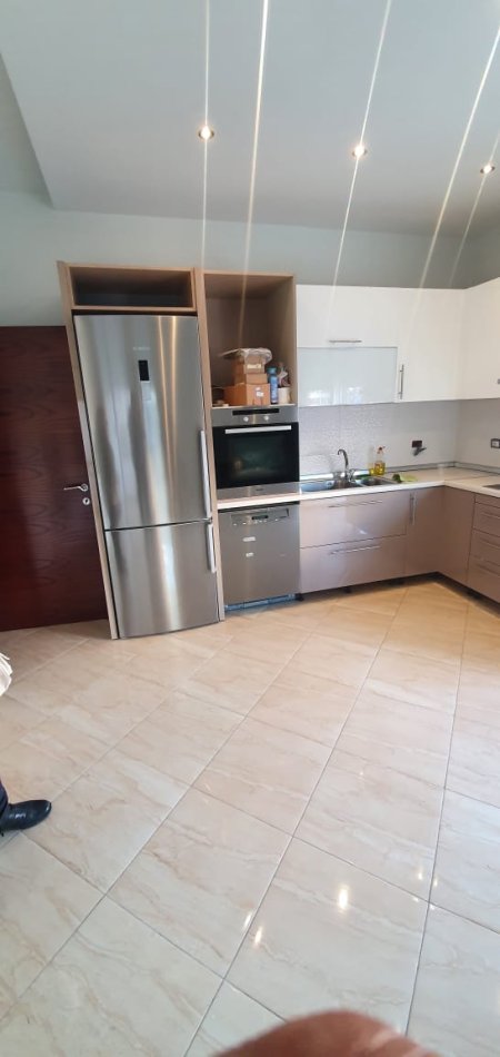 Tirane, shes apartament 2+1+BLK Kati 3, 117 m² 85.000 Euro (Fresk)