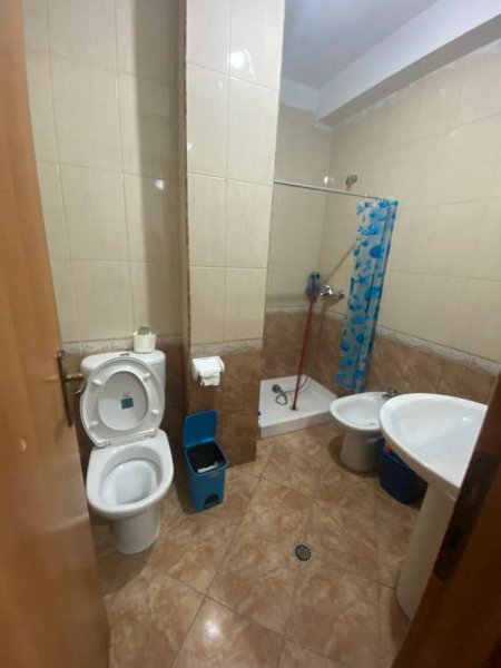Tirane, jap me qera apartament 2+1 Kati 3, 80 m² 300 Euro (RR.RESHIT PETRELA,STACIONI TRENIT)