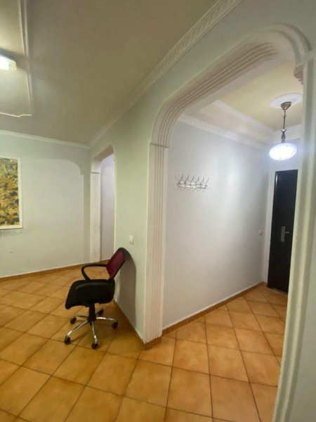 Tirane, jap me qera apartament 2+1 Kati 3, 80 m² 300 Euro (RR.RESHIT PETRELA,STACIONI TRENIT)