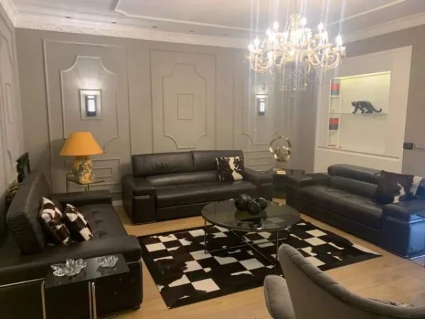 Tirane, jap me qera apartament 3+1+BLK Kati 10, 197 m² 1.500 Euro (Kompleksi Halili)