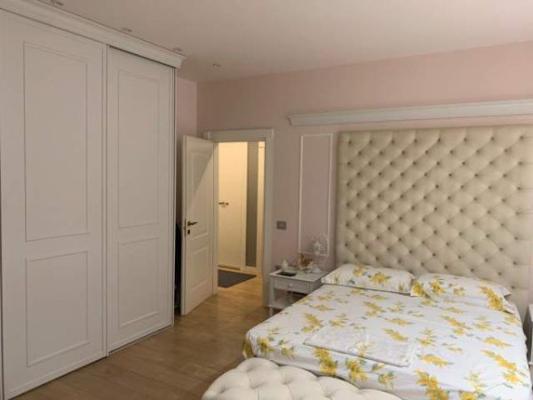 Tirane, jap me qera apartament 3+1+BLK Kati 10, 197 m² 1.500 Euro (Kompleksi Halili)