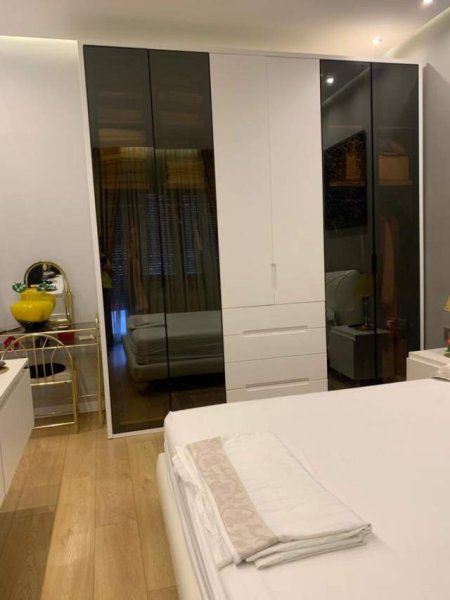 Tirane, jap me qera apartament 3+1+BLK Kati 10, 197 m² 1.500 Euro (Kompleksi Halili)