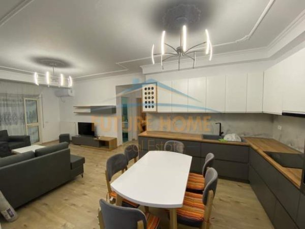 Tirane, jap me qera apartament 2+1 Kati 3, 130 m² 600 Euro (Kopshti Zoologjik)
