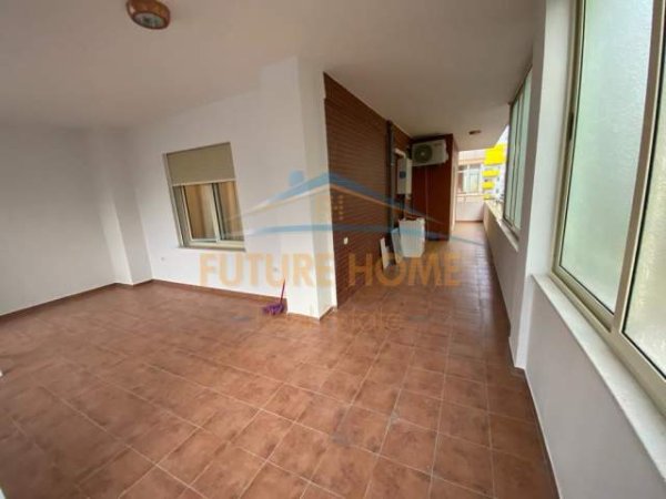 Tirane, jap me qera apartament 2+1 Kati 3, 130 m² 600 Euro (Kopshti Zoologjik)