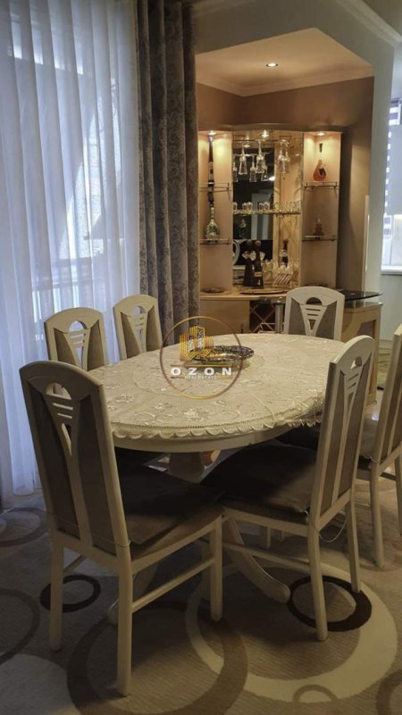 Tirane, jap me qera apartament 3+1+BLK Kati 8, 156 m² 700 Euro (Ish Ekspozita)