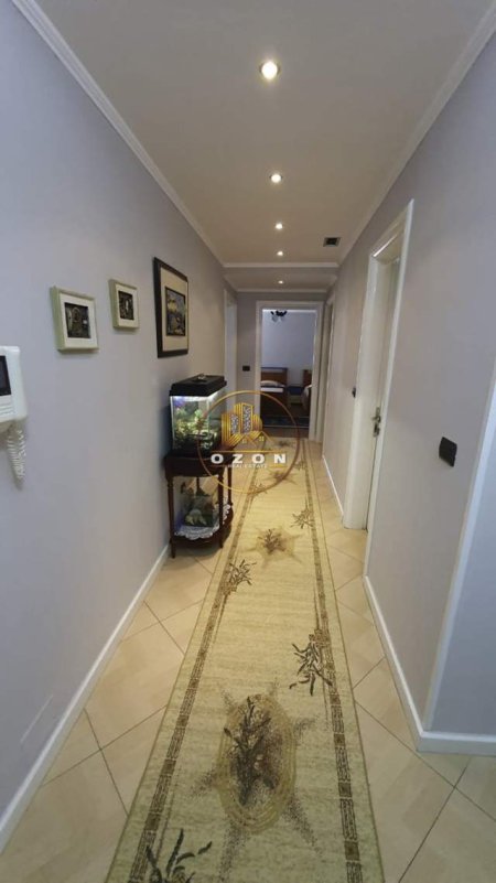 Tirane, jap me qera apartament 3+1+BLK Kati 8, 156 m² 700 Euro (Ish Ekspozita)