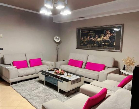 Tirane, jap me qera apartament 3+1+A+BLK Kati 7, 149 m² 800 Euro (Bulevardi Bajram Curi)