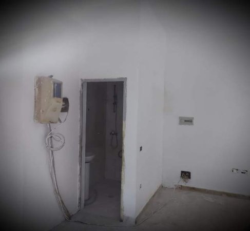 Tirane, jap me qera dyqan Kati 0, 35 m² 500 Euro (Myslym Shyri)