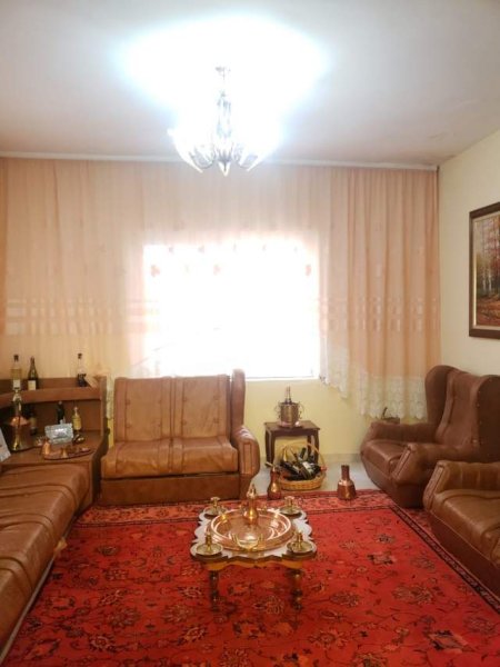 Tirane, shes apartament Kati 1, 133 m² 120.000 Euro (Rruga e Kavajes)