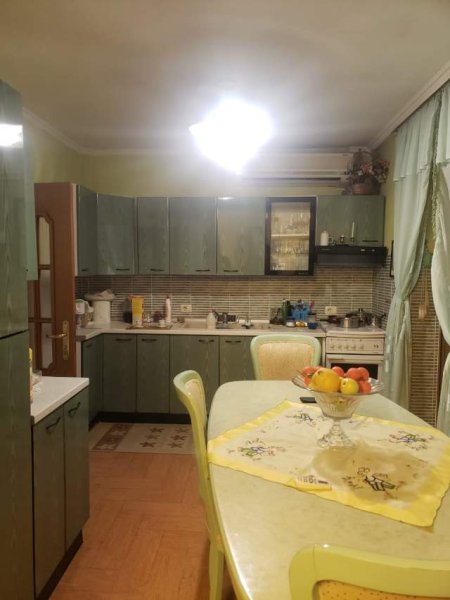 Tirane, shes apartament Kati 1, 133 m² 120.000 Euro (Rruga e Kavajes)