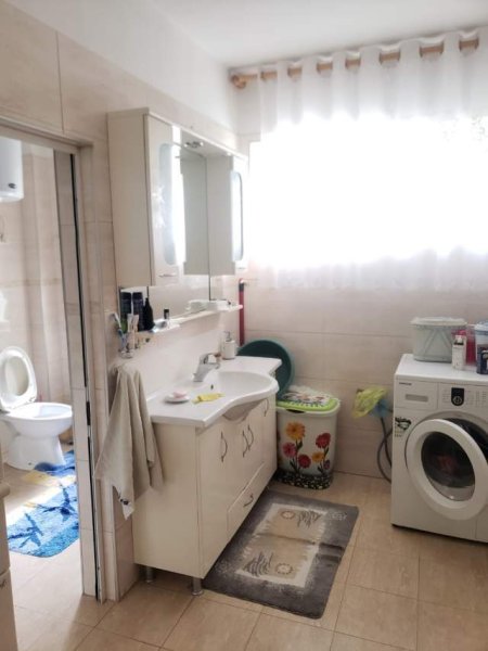 Tirane, shes apartament Kati 1, 133 m² 120.000 Euro (Rruga e Kavajes)