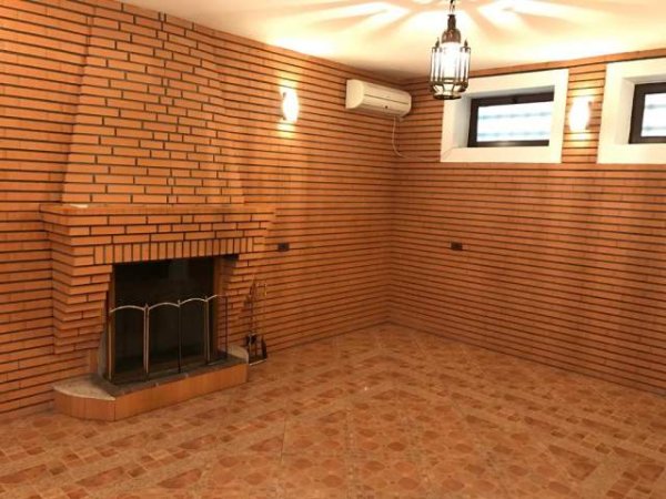 Tirane, jap me qera Vile 610 m² 2.500 Euro (Stadiumi Dinamo)