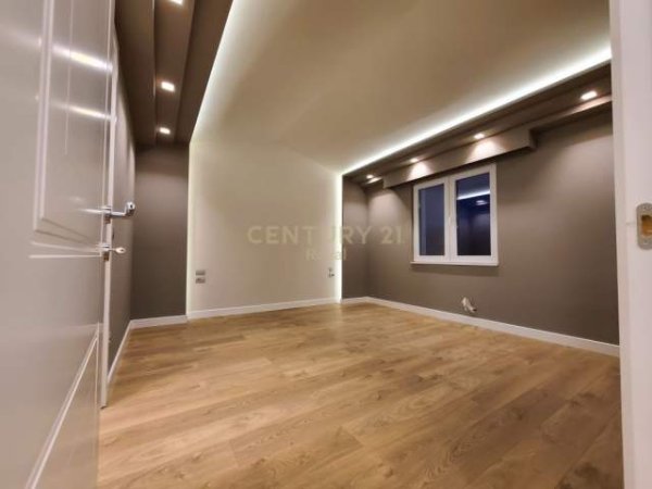 Tirane, jepet me qera Vile 3 Katshe , 500 m² 1.500 Euro (Farke)
