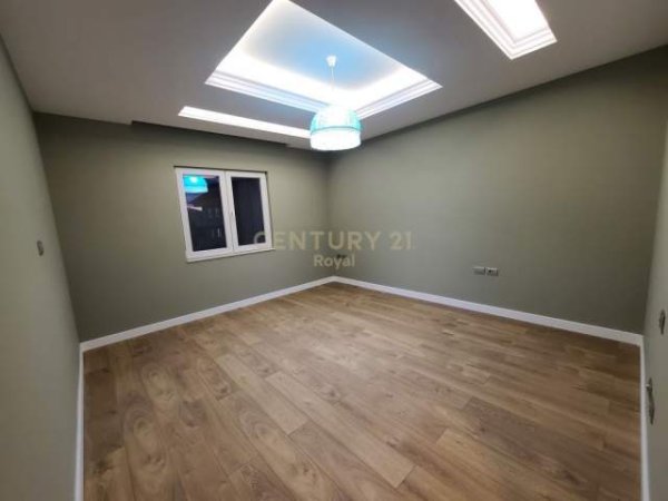 Tirane, jepet me qera Vile 3 Katshe , 500 m² 1.500 Euro (Farke)