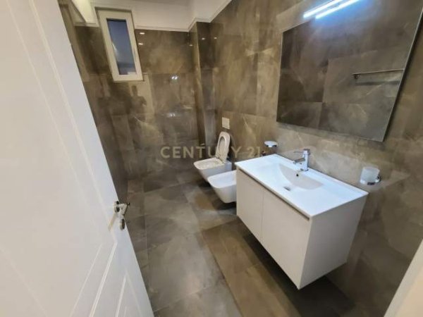 Tirane, jepet me qera Vile 3 Katshe , 500 m² 1.500 Euro (Farke)