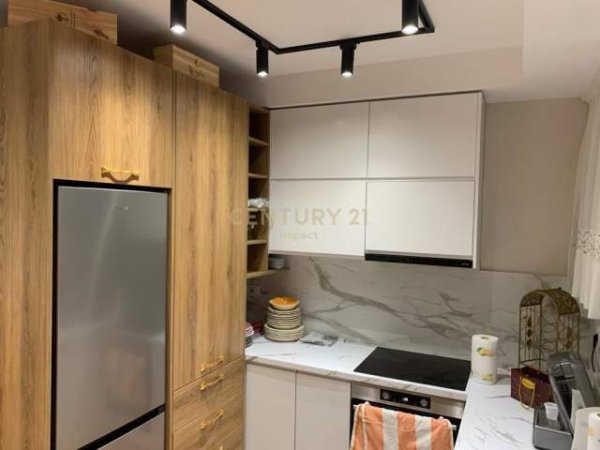 Tirane, jepet me qera apartament duplex Dublex Kati 1, 1.000 Euro (Kodra Diellit 2)
