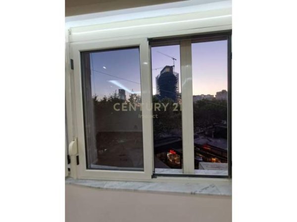 Tirane, jepet me qera zyre Kati 1, 70 m² 700 Euro (TEK 9-KATESHET)