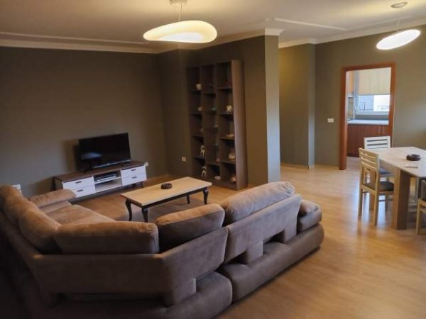 Tirane, jepet me qera apartament 2+1 +2 tualete Kati 5, 135 m² 600 Euro tek Rruga e Kavajes