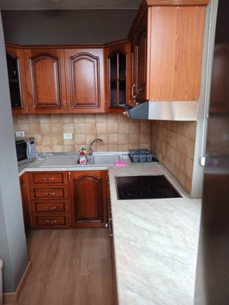 Tirane, jepet me qera apartament 2+1 +2 tualete Kati 5, 135 m² 600 Euro tek Rruga e Kavajes