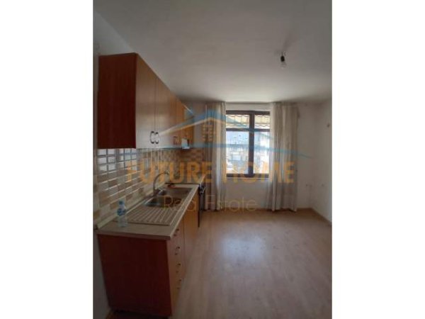 Tirane, jepet me qera apartament 2+1+BLK Kati 3, 61 m² 500 Euro (Sheshi Wilson)