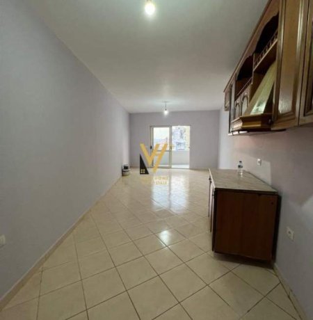 Tirane, shitet apartament 1+1 Kati 2, 86 m² 81.000 Euro (FRESKU)