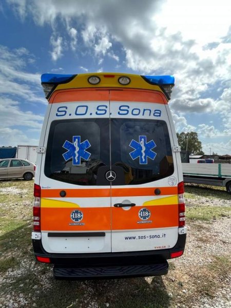 Durres, shitet Mercedes-Benz Sprinter  Ambulance Viti 2009,