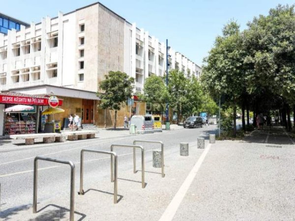 Tirane, jepet me qera apartament 2+1+BLK Kati 5, 150 m² 800 Euro (Bulevardi Zogu i Pare)