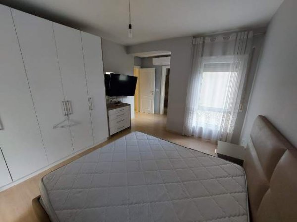 Tirane, jepet me qera apartament 3+1+BLK Kati 2, 145 m² 1.300 Euro (TEG)