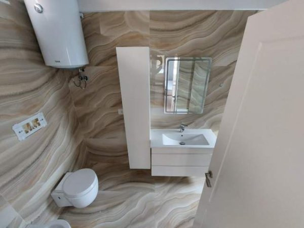 Tirane, jepet me qera apartament 3+1+BLK Kati 2, 145 m² 1.300 Euro (TEG)