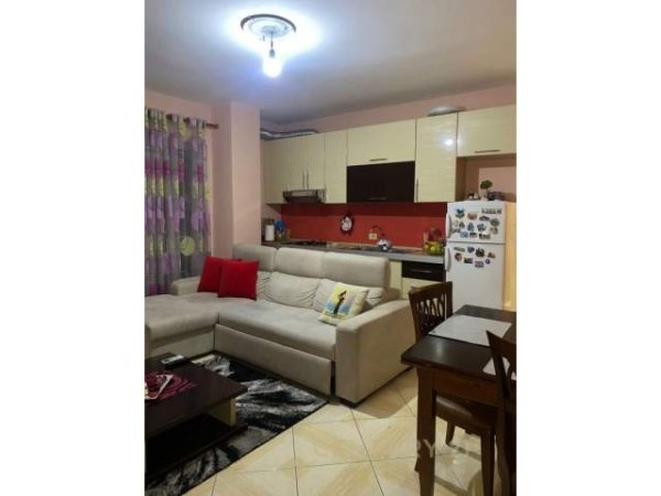 Tirane, jepet me qera apartament 1+1+BLK Kati 5, 61 m² 350 Euro (Komuna e Parisit)