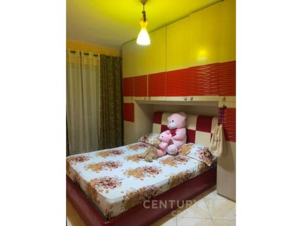 Tirane, jepet me qera apartament 1+1+BLK Kati 5, 61 m² 350 Euro (Komuna e Parisit)