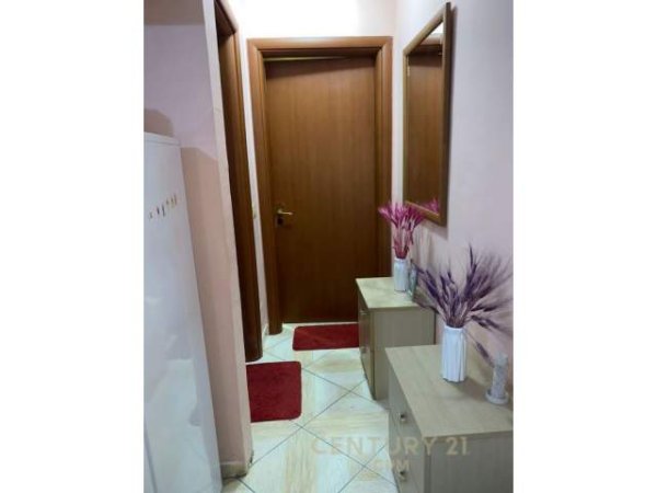 Tirane, jepet me qera apartament 1+1+BLK Kati 5, 61 m² 350 Euro (Komuna e Parisit)