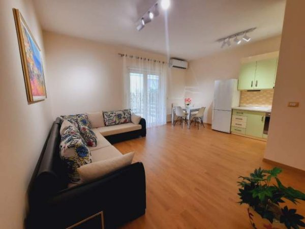 Tirane, jepet me qera apartament 2+1+BLK Kati 3, 115 m² 750 Euro (Kopshti Zoologjik)