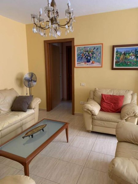 Tirane, jepet me qera apartament 1+1+BLK Kati 8, 85 m² 450 Euro (Rruga e kavajes)